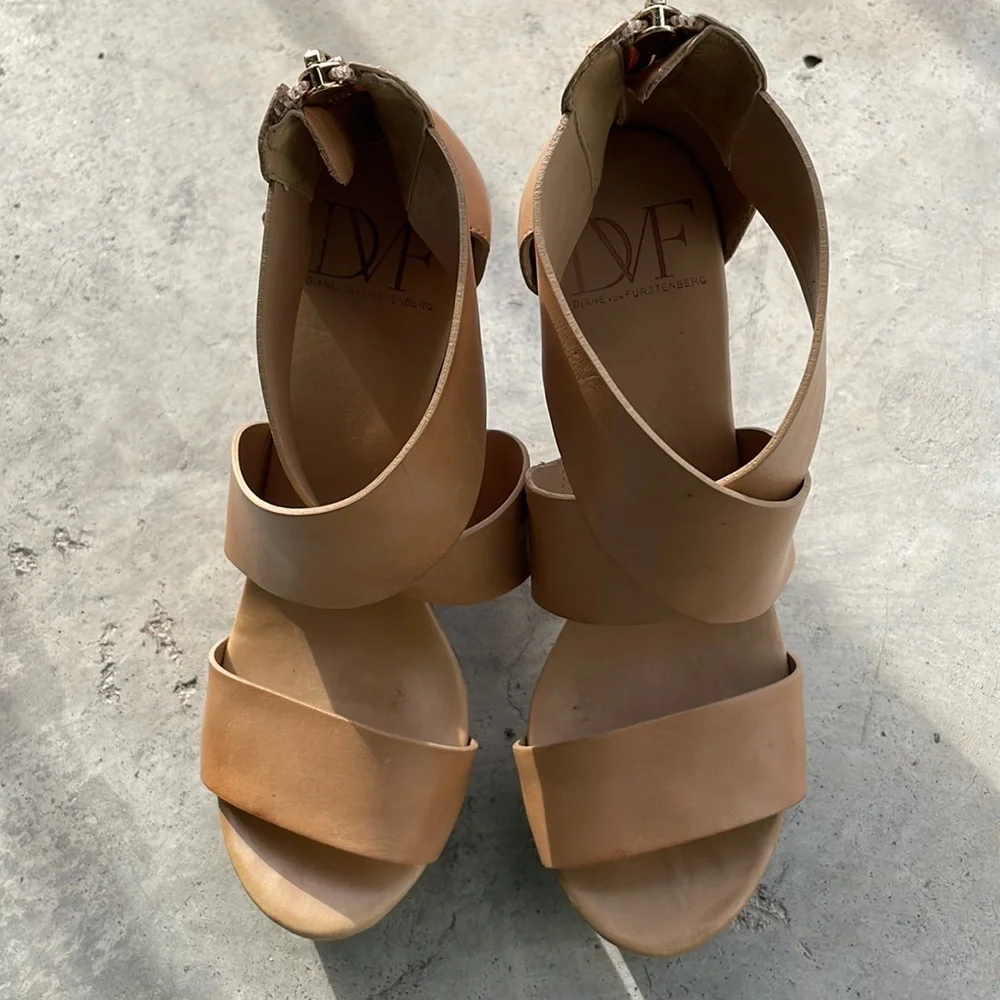 Diane von Furstenberg Opal Wedge size 6